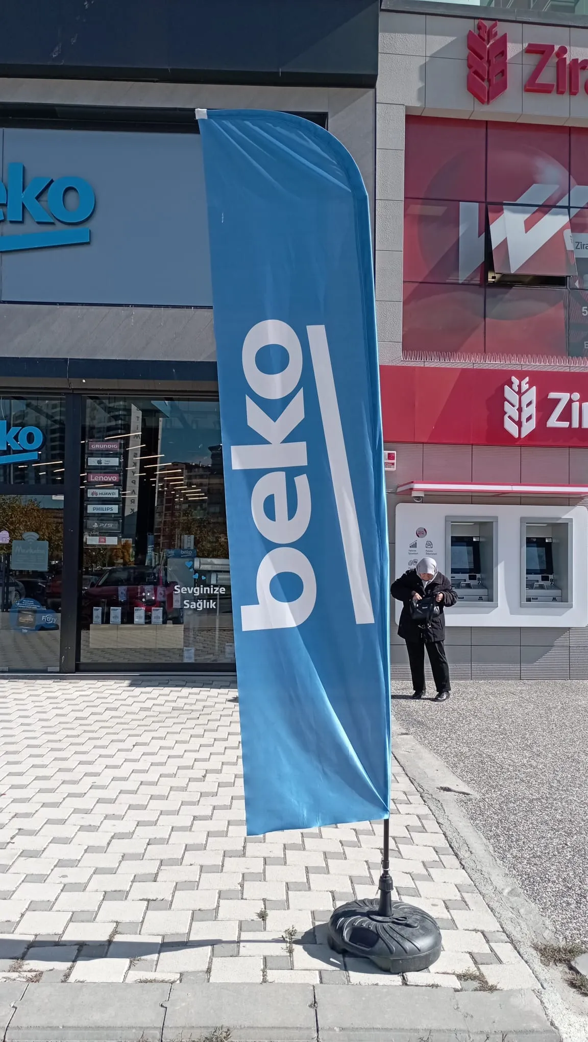 Beyaz Eşyacı Yelken Bayrağı-1